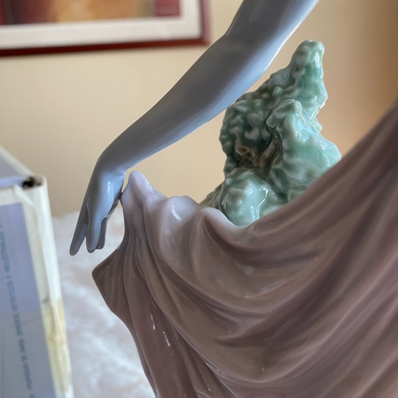 RETIRED 2001 ‘SOCIALITE OF THE 20s LLADRO’ PORCELAIN FIGURINE-Item#01005283 - Picture 12 of 12